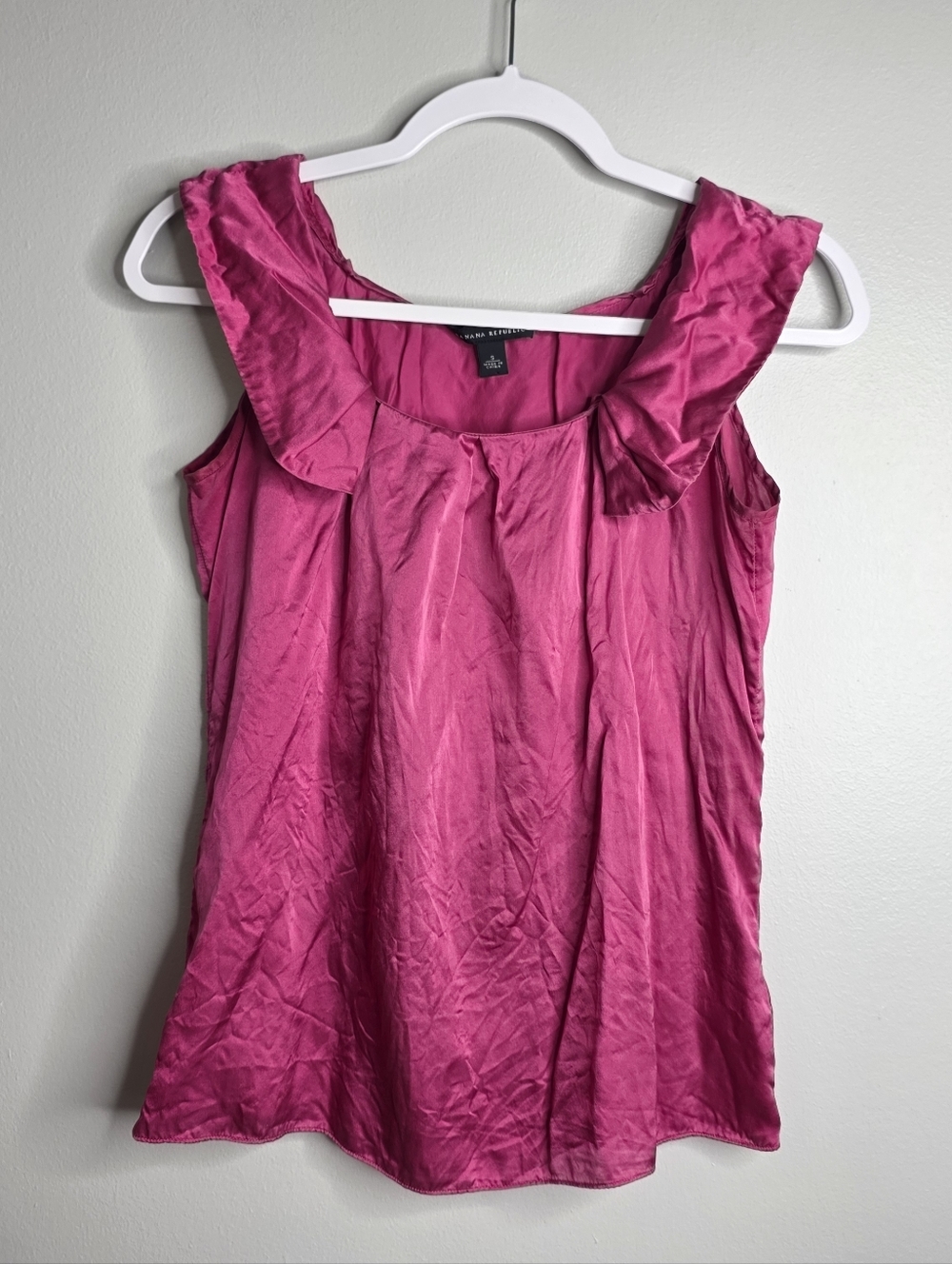 Banana Republic 100% Silk Ruffle Shoulder Pleated Blouse Magenta Pink S